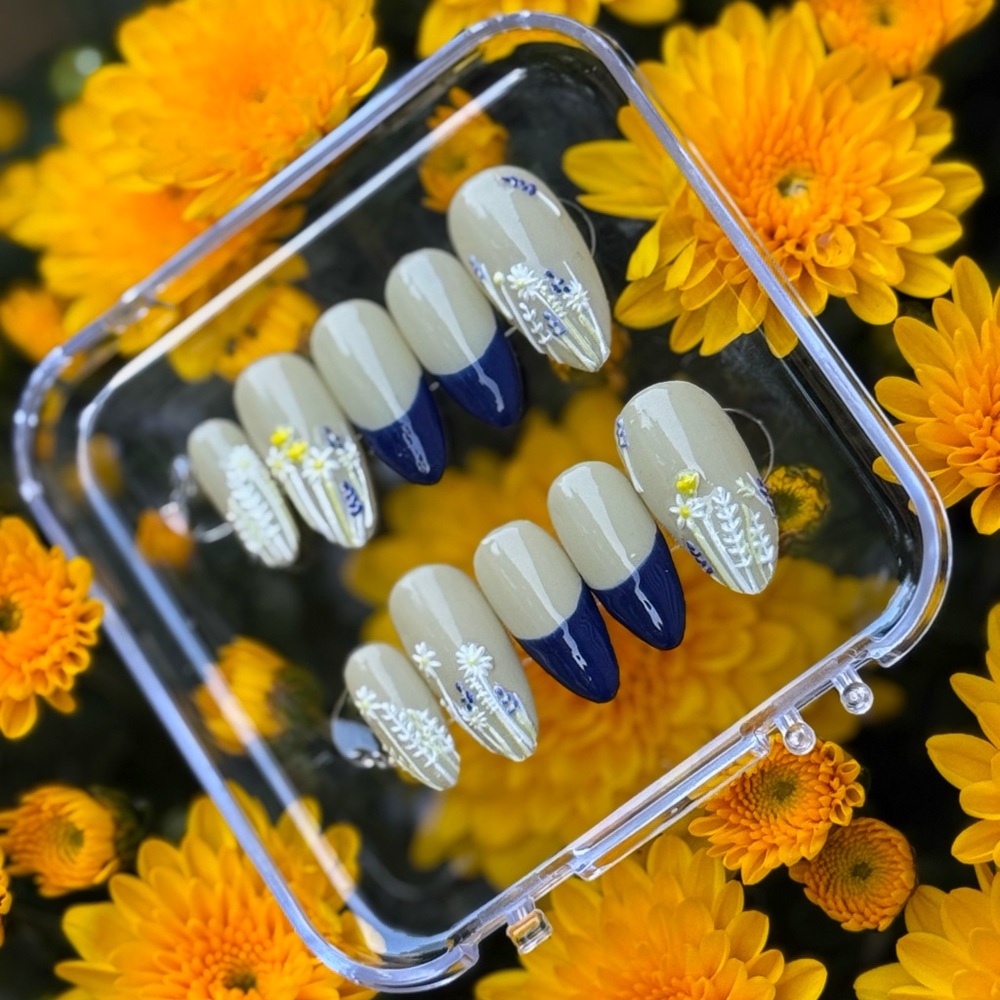 Floral Press-On nail sets